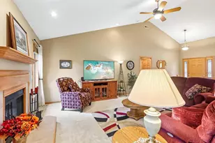 2016 Tumbleweed Dr, Prairie Du Sac, WI 53578 - Photo 4