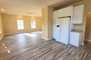 632 W Delavan Dr, Janesville, WI 53548 - Photo 4