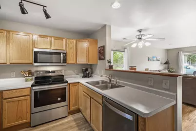 207 S Musket Ridge Drive, Sun Prairie, WI 53590 - Photo 8