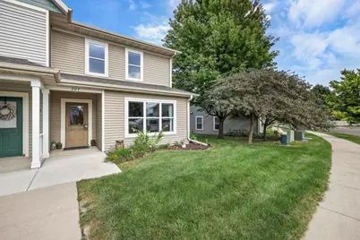 207 S Musket Ridge Drive, Sun Prairie, WI 53590 - Photo 2
