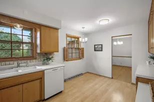 5918 S Hill Dr, Madison, WI 53705 - Photo 18
