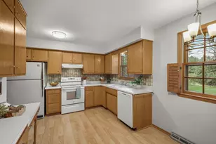 5918 S Hill Dr, Madison, WI 53705 - Photo 16