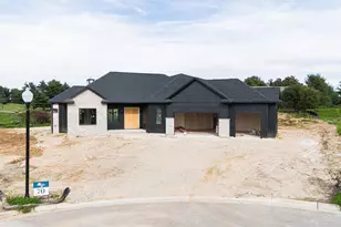 2866 Oakridge Ct, Janesville, WI 53545 - Photo 2