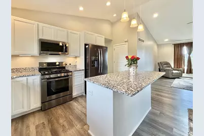 2261 Trevino Court, Beloit, WI 53511 - Photo 4