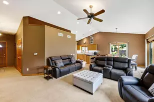 647 Grandview Dr, Sun Prairie, WI 53590 - Photo 2