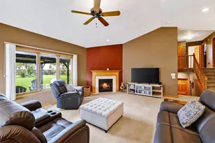 647 Grandview Dr, Sun Prairie, WI 53590 - Photo 4