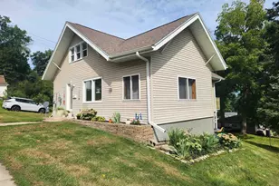 216 Nassau St, Elroy, WI 53929 - Photo 2