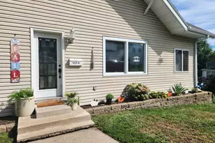 216 Nassau St, Elroy, WI 53929 - Photo 26