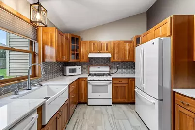 3522 Field Crest Way, Madison, WI 53719 - Photo 4