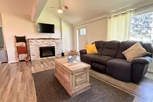 3816 E Creek Rd, Beloit, WI 53511 - Photo 2