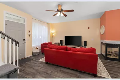25 S Gardens Way, Fitchburg, WI 53711 - Photo 2