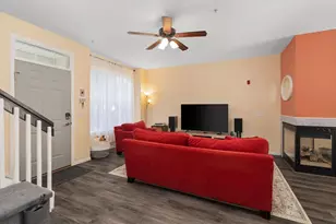 25 S Gardens Way, Fitchburg, WI 53711 - Photo 2