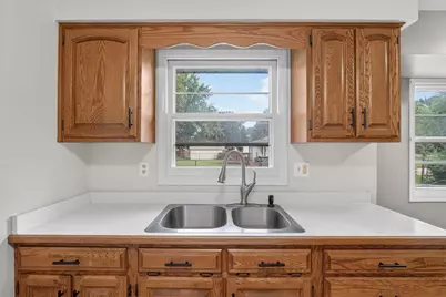 1965 Robin Road, Beloit, WI 53511 - Photo 10