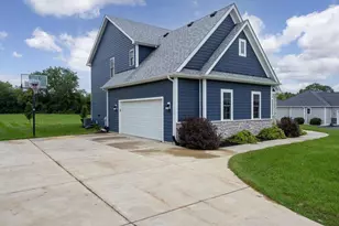 W4654 Pebble Dr, Elkhorn, WI 53121 - Photo 8