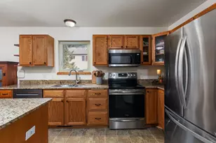 6934 Dominion Dr, Madison, WI 53718 - Photo 10