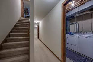 902 N Thompson Dr, Madison, WI 53704 - Photo 16