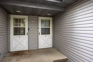 902 N Thompson Dr, Madison, WI 53704 - Photo 2