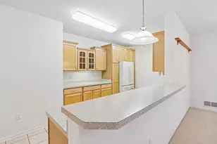 69 Cherokee Cir, Madison, WI 53704 - Photo 4