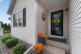 113 Terrace Ct, Mount Horeb, WI 53572 - Photo 2