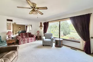 721 E Morning Glory Ln, Beloit, WI 53511 - Photo 10