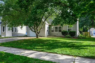 9 Oxford Pl, Madison, WI 53704 - Photo 2