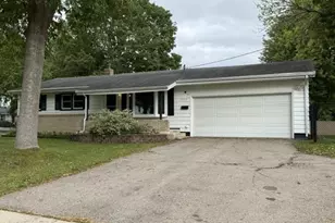 1517 Homberg Ln, Madison, WI 53716 - Photo 2