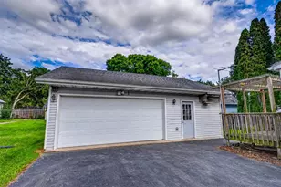352 S Birdsey St, Columbus, WI 53925 - Photo 2