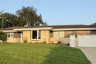 2611 Golf Vu Ct, Monroe, WI 53566 - Photo 1