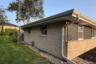 2611 Golf Vu Ct, Monroe, WI 53566 - Photo 4