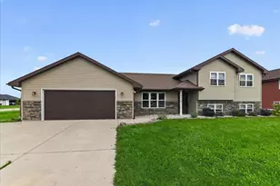 698 Prairie View Dr, Janesville, WI 53536 - Photo 1