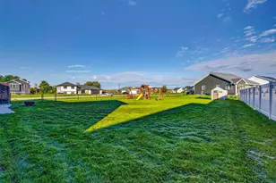 698 Prairie View Dr, Janesville, WI 53536 - Photo 4