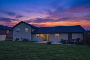 698 Prairie View Dr, Janesville, WI 53536 - Photo 6