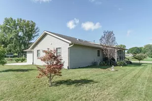262 E Front St, Markesan, WI 53946 - Photo 6