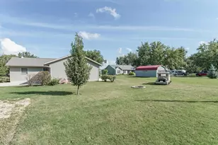 262 E Front St, Markesan, WI 53946 - Photo 10