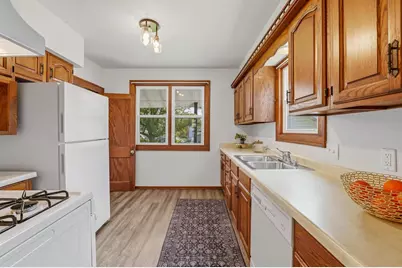 219 E Mill Street, Beaver Dam, WI 53916 - Photo 12