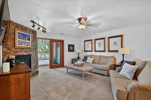 5387 Mariner's Cove Dr, Madison, WI 53704 - Photo 20