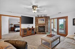 5387 Mariner's Cove Dr, Madison, WI 53704 - Photo 2