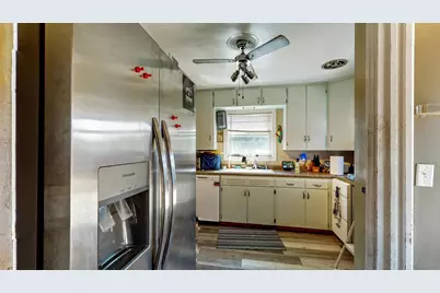 1227 E Memorial Drive, Janesville, WI 53545 - Photo 2