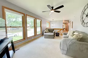 100 Canterbury Ct, Waunakee, WI 53597 - Photo 2