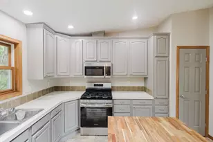 535 Broad St, Mineral Point, WI 53565 - Photo 10