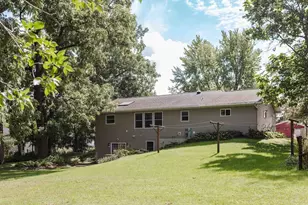 535 Broad St, Mineral Point, WI 53565 - Photo 2