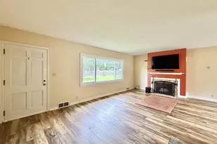 2221 E Ridge Rd, Beloit, WI 53511 - Photo 12