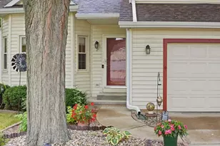 2 Cottonwood Cir, Madison, WI 53704 - Photo 10