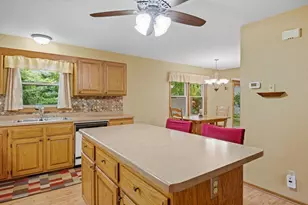 2 Cottonwood Cir, Madison, WI 53704 - Photo 28