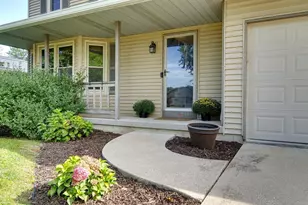 3205 Clove Dr, Madison, WI 53704 - Photo 2