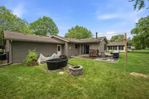 409 Hyland Dr, Stoughton, WI 53589 - Photo 6