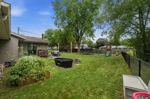 409 Hyland Dr, Stoughton, WI 53589 - Photo 4