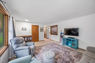 409 Hyland Dr, Stoughton, WI 53589 - Photo 10
