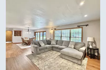 605 Cambridge Drive, Janesville, WI 53548 - Photo 4