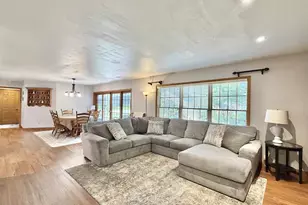 605 Cambridge Dr, Janesville, WI 53548 - Photo 4